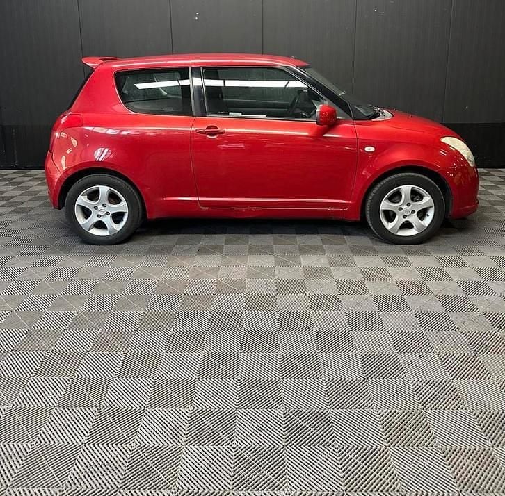 Occasion Suzuki Swift Exclusive 102 PK (75 kW) 2005 Rood Hatchback