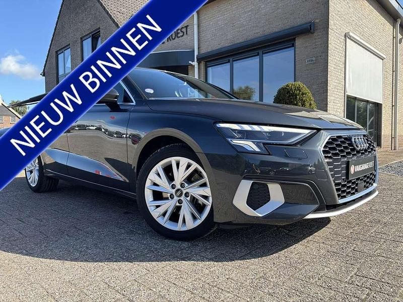 Grijs Gebruikt 2020 Audi A3 Sportback e-tron Business Sedan | € 23.950 (Eerlijke prijs) - Afbeelding 1/4