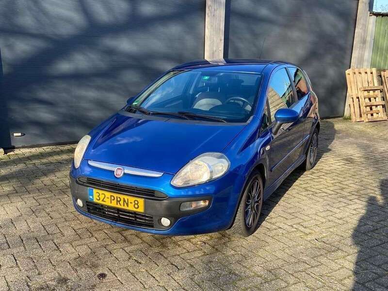 Blauw Gebruikt 2011 Fiat Punto Dynamic Hatchback | € 2.000 (Eerlijke prijs) - Afbeelding 1/4