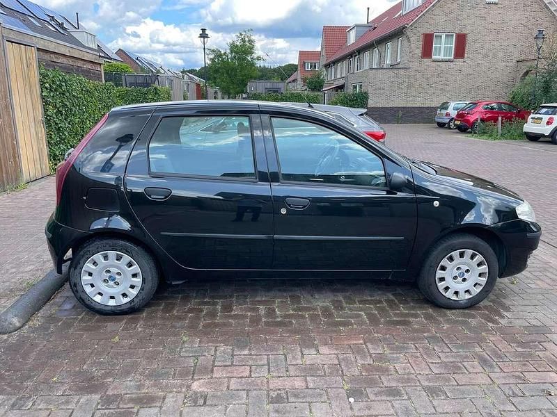 Zwart Gebruikt 2007 Fiat Punto Classica Hatchback | € 2.500 (Iets duurder) - Afbeelding 1/4