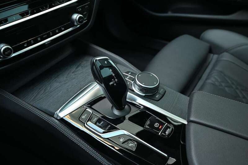 Zwart Gebruikt 2022 BMW 530 Stationwagen | € 45.850 (Goede deal) - Afbeelding 1/4