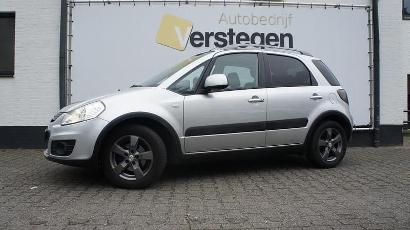 Grijs Gebruikt 2011 Suzuki SX4 Limited MPV | € 6.450 (Eerlijke prijs) - Afbeelding 1/4