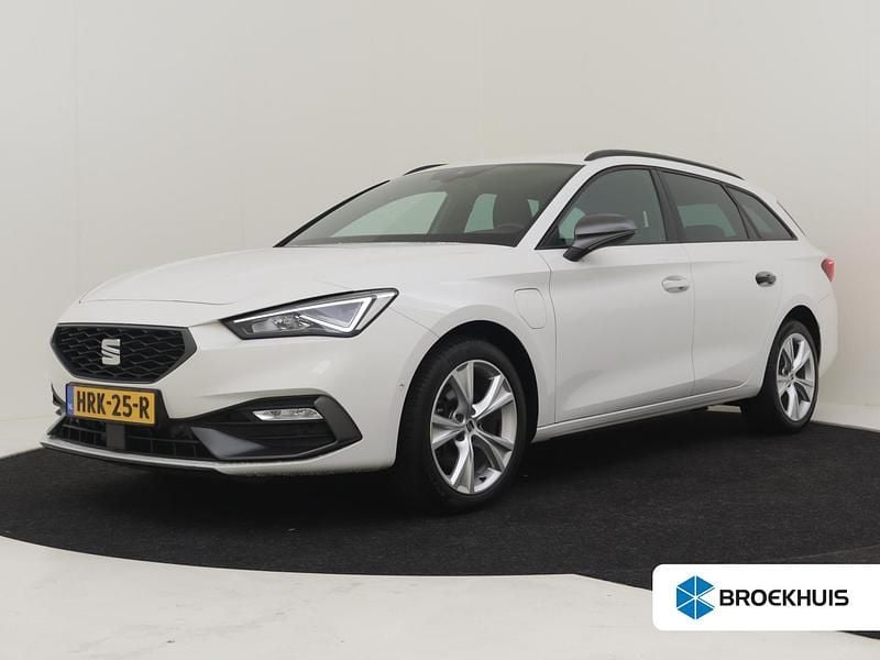 Wit Gebruikt 2023 Seat Leon Business Stationwagen | € 27.695 (Eerlijke prijs) - Afbeelding 1/4