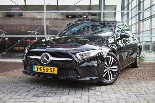 Zwart Gebruikt 2020 Mercedes A200 Premium Plus Hatchback | € 23.850 (Goede deal) - Afbeelding 1/4