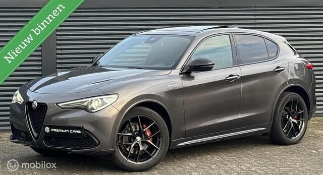Grijs Occasion 2022 Alfa Romeo Stelvio Veloce SUV | € 44.950 (Eerlijke prijs) - Afbeelding 1/4