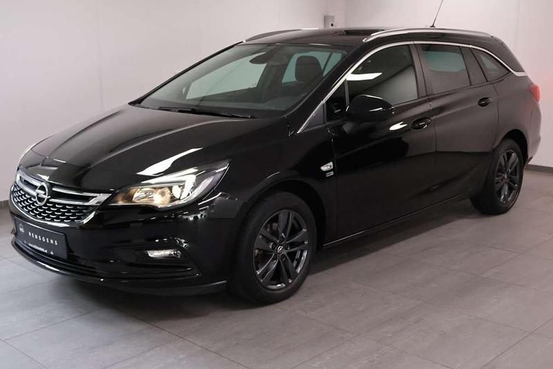 Zwart Gebruikt 2019 Opel Astra Stationwagen | € 13.794 (Eerlijke prijs) - Afbeelding 1/4