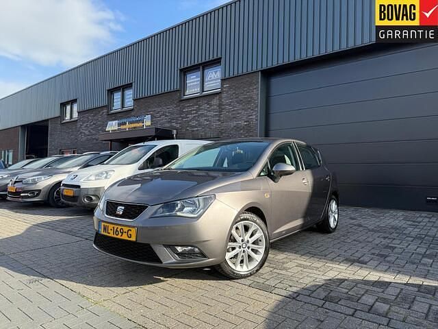 Grijs Gebruikt 2017 Seat Ibiza CONNECT Hatchback | € 10.995 (Eerlijke prijs) - Afbeelding 1/4
