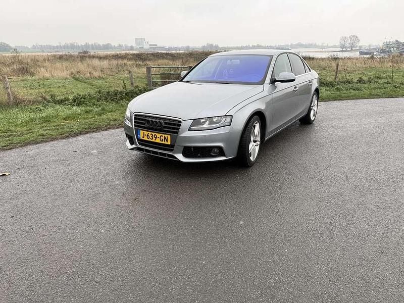 Grijs Occasion 2009 Audi A4 Sedan | € 6.000 (Goede deal) - Afbeelding 1/4
