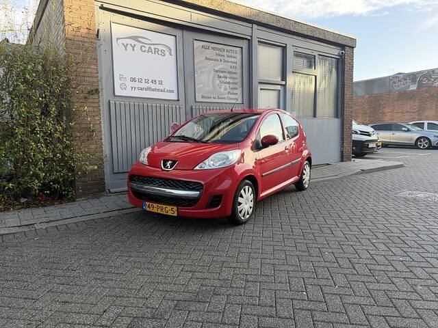 Rood Occasion 2011 Peugeot 107 Hatchback | € 2.950 (Goede deal) - Afbeelding 1/4