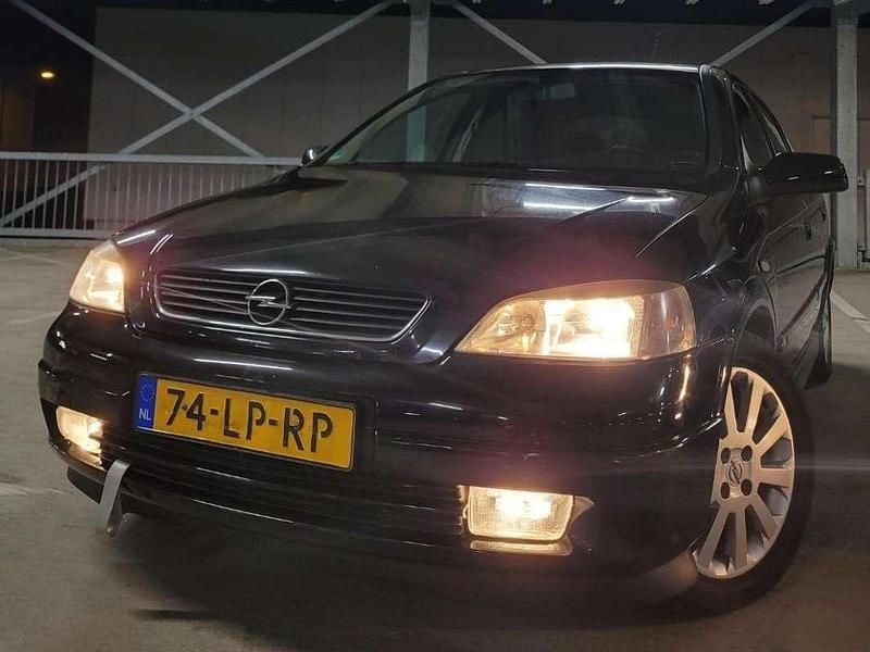 Gebruikt 2003 Opel Astra Edition Hatchback | € 1.950 (Iets duurder) - Afbeelding 1/4
