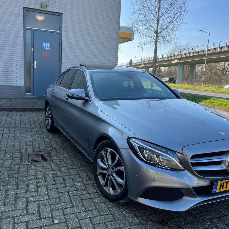 Grijs Gebruikt 2015 Mercedes C350 Sedan | € 15.995 (Eerlijke prijs) - Afbeelding 1/4