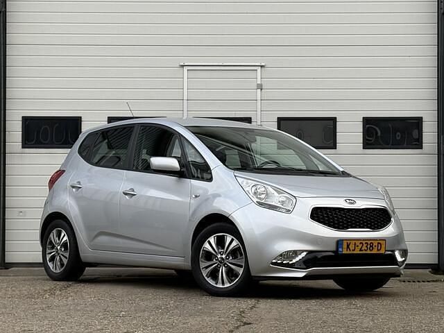 Grijs Gebruikt 2016 Kia Venga Plus Hatchback | € 11.935 (Eerlijke prijs) - Afbeelding 1/4