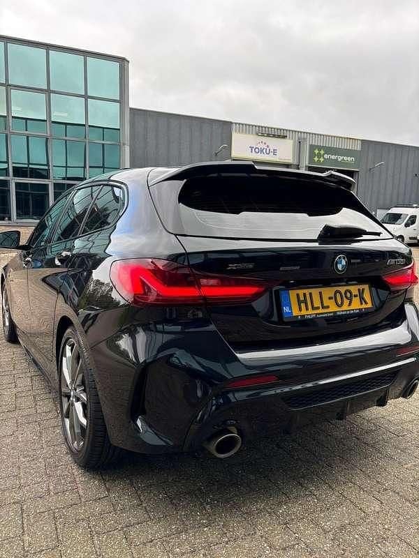 Zwart Gebruikt 2023 BMW M135 Hatchback | € 39.000 (Goede deal) - Afbeelding 1/4