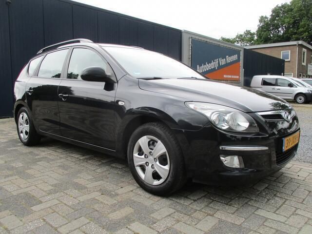 Zwart Gebruikt 2009 Hyundai i30 Dynamiq Stationwagen | € 2.950 (Eerlijke prijs) - Afbeelding 1/4