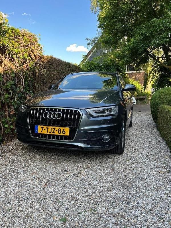 Grijs Gebruikt 2014 Audi Q3 Sport SUV | € 18.250 (Iets duurder) - Afbeelding 1/4