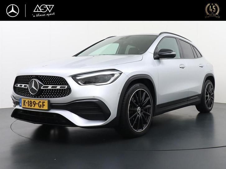 Grijs Occasion 2020 Mercedes GLA250 AMG line SUV | € 32.225 (Goede deal) - Afbeelding 1/4