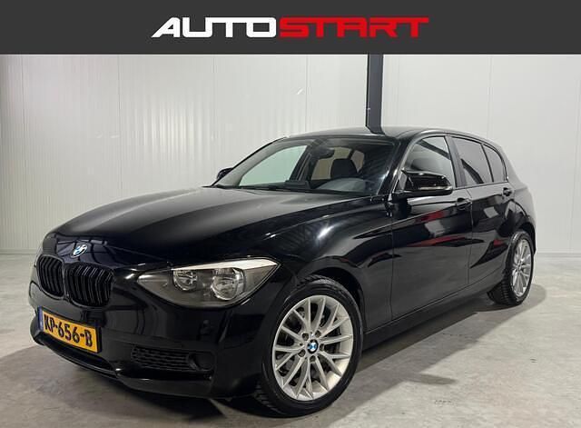 Zwart Gebruikt 2013 BMW 114 Comfort Edition Hatchback | € 6.950 (Eerlijke prijs) - Afbeelding 1/4