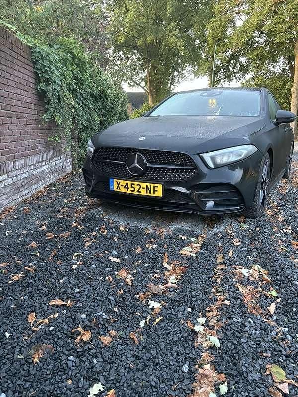 Zwart Gebruikt 2019 Mercedes A200 Sedan | € 19.950 (Super prijs) - Afbeelding 1/4
