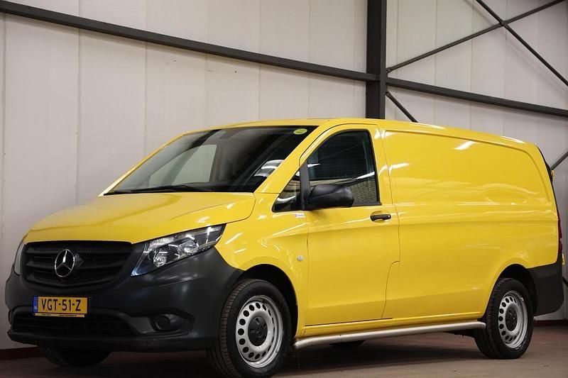 Geel Occasion 2020 Mercedes e-Vito Edition MPV | € 8.900 - Afbeelding 1/4
