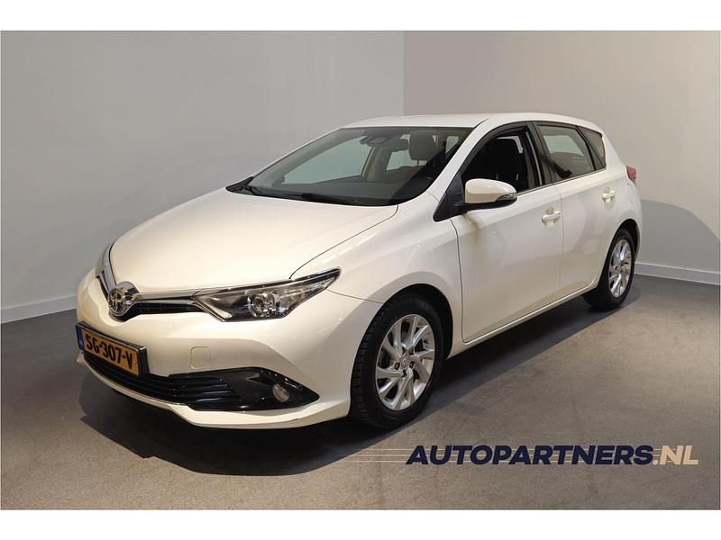 Occasion Toyota Auris 99 PK (72 kW) 2017 Wit Hatchback