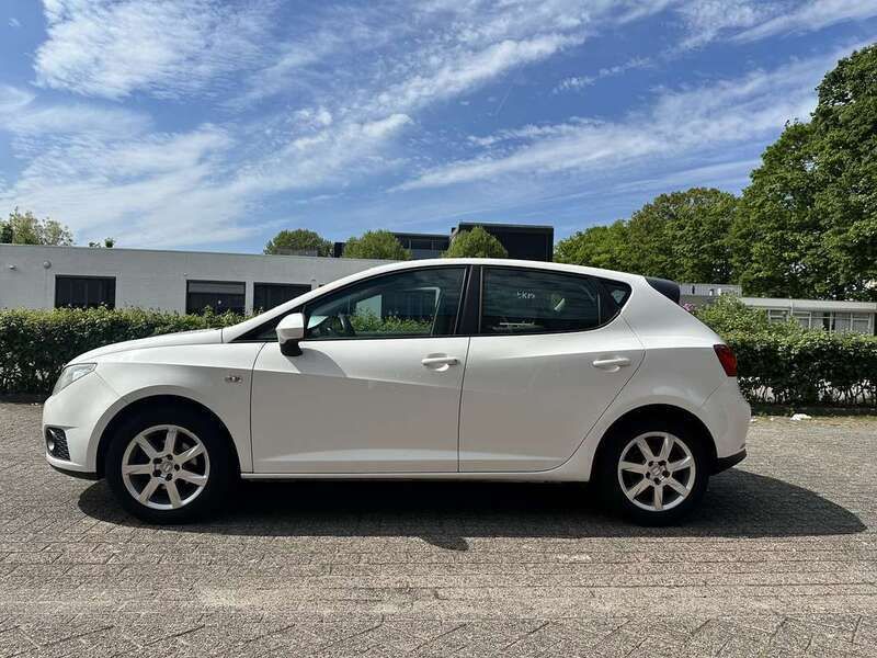 Wit Gebruikt 2011 Seat Ibiza Ecomotive Hatchback | € 3.950 (Eerlijke prijs) - Afbeelding 1/4