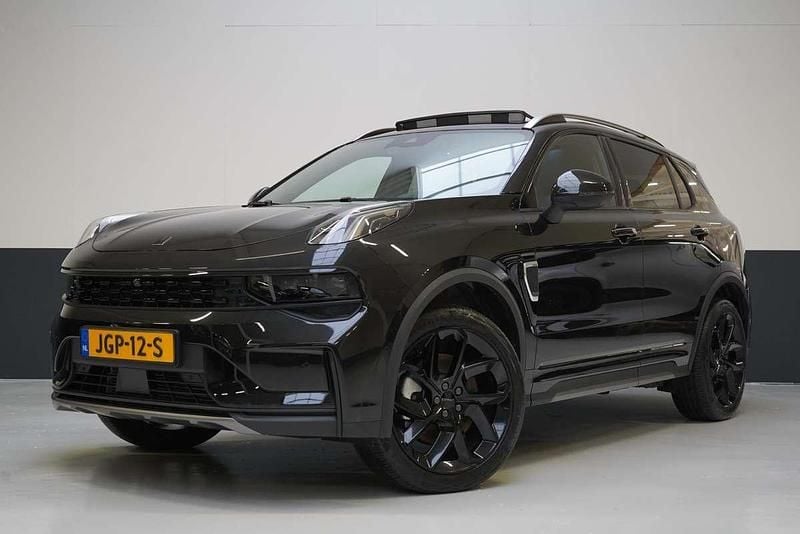 Zwart Gebruikt 2024 Lynk & Co 01 SUV | € 30.945 (Eerlijke prijs) - Afbeelding 1/4