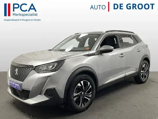 Grijs, metallic lak Gebruikt 2021 Peugeot 2008 Allure SUV | € 20.850 (Eerlijke prijs) - Afbeelding 1/4