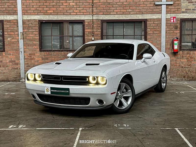 Wit Occasion 2016 Dodge Challenger Coupé | € 12.682 - Afbeelding 1/3