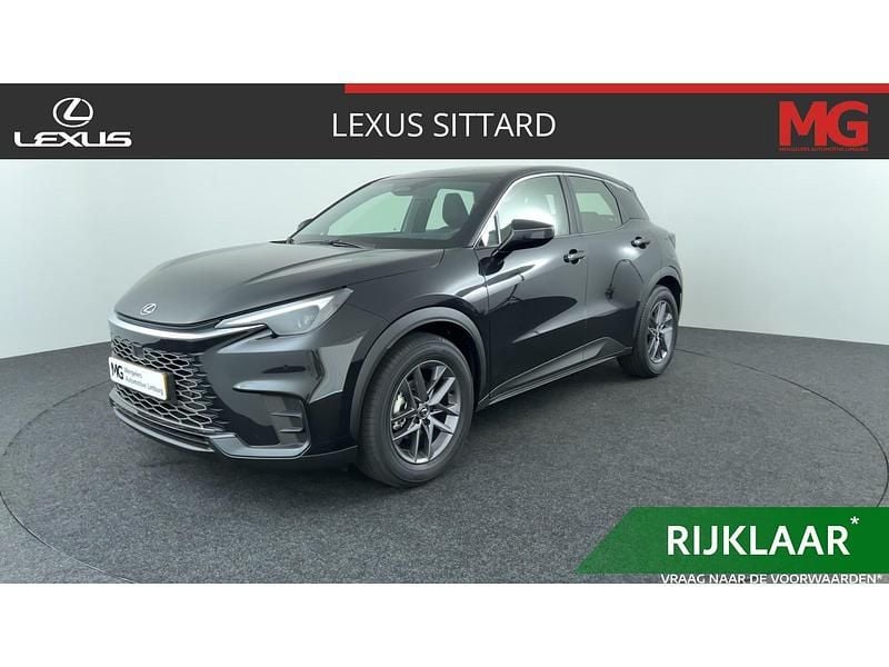 Zwart Occasion 2025 Lexus LBX Business Edition SUV | € 36.950 (Eerlijke prijs) - Afbeelding 1/4