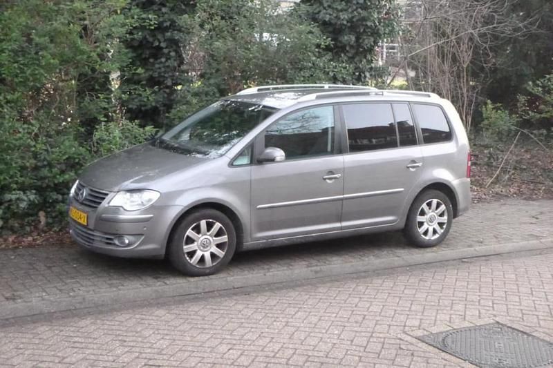 Grijs Occasion 2008 VW Touran MPV | € 1.949 (Goede deal) - Afbeelding 1/4