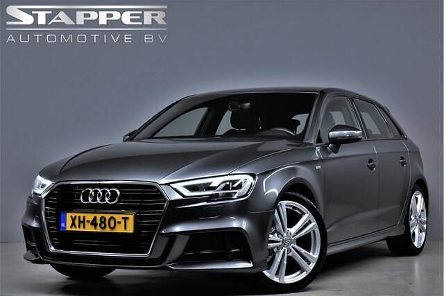 Grijs Gebruikt 2019 Audi A3 Sportback S-Line Hatchback | € 17.995 (Iets duurder) - Afbeelding 1/4