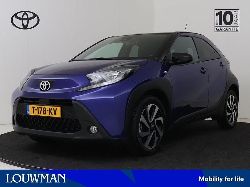 Blauw, metallic lak Gebruikt 2022 Toyota Aygo Edition Hatchback | € 19.950 (Eerlijke prijs) - Afbeelding 1/4