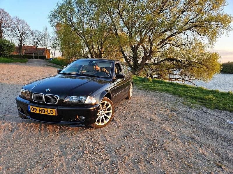 Zwart Gebruikt 2001 BMW 320 Executive Sedan | € 2.500 (Goede deal) - Afbeelding 1/4