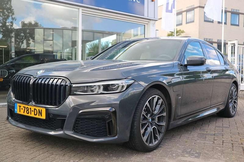 Grijs Gebruikt 2021 BMW 745e Executive Sedan | € 67.950 (Iets duurder) - Afbeelding 1/4