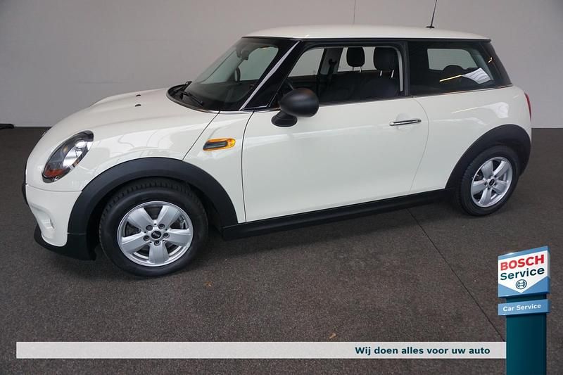 Wit Gebruikt 2016 Mini Cooper Hatchback | € 10.895 (Eerlijke prijs) - Afbeelding 1/4