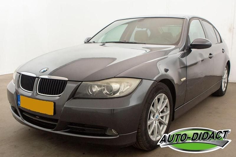 Grijs Occasion 2007 BMW 320 Sedan | € 2.250 (Goede deal) - Afbeelding 1/4
