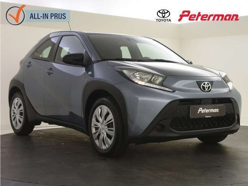 Grijs Gebruikt 2024 Toyota Aygo Play Hatchback | € 17.499 (Eerlijke prijs) - Afbeelding 1/4