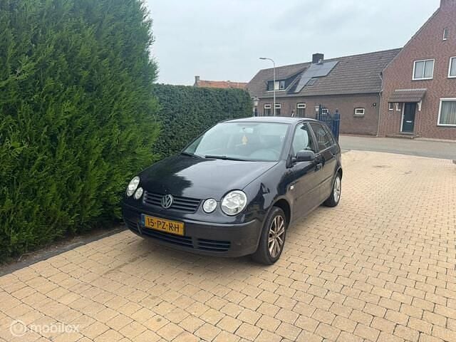 Zwart Gebruikt 2005 VW Polo Hatchback | € 799 (Eerlijke prijs) - Afbeelding 1/4