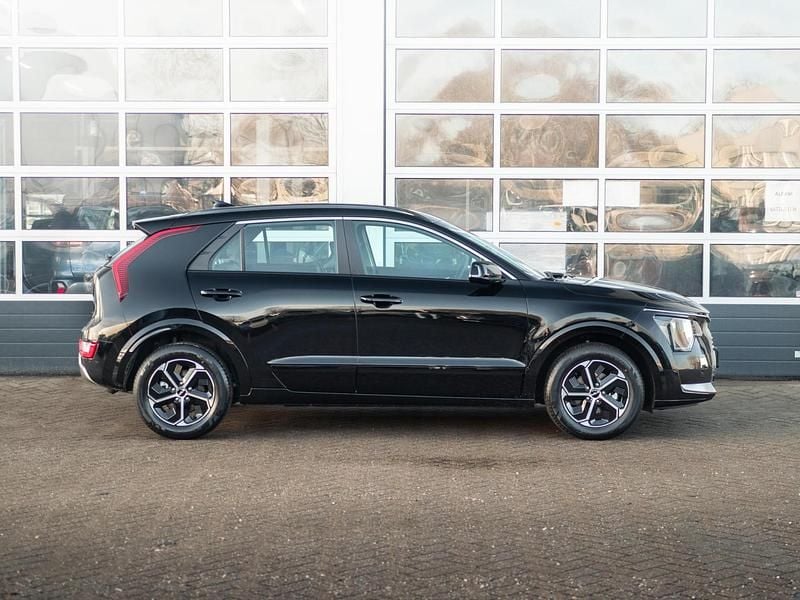 Nieuw Kia Niro 129 PK (94 kW) 2026 Aurora black pearl/noir aurore nacre/starry night black metallic (abp) SUV