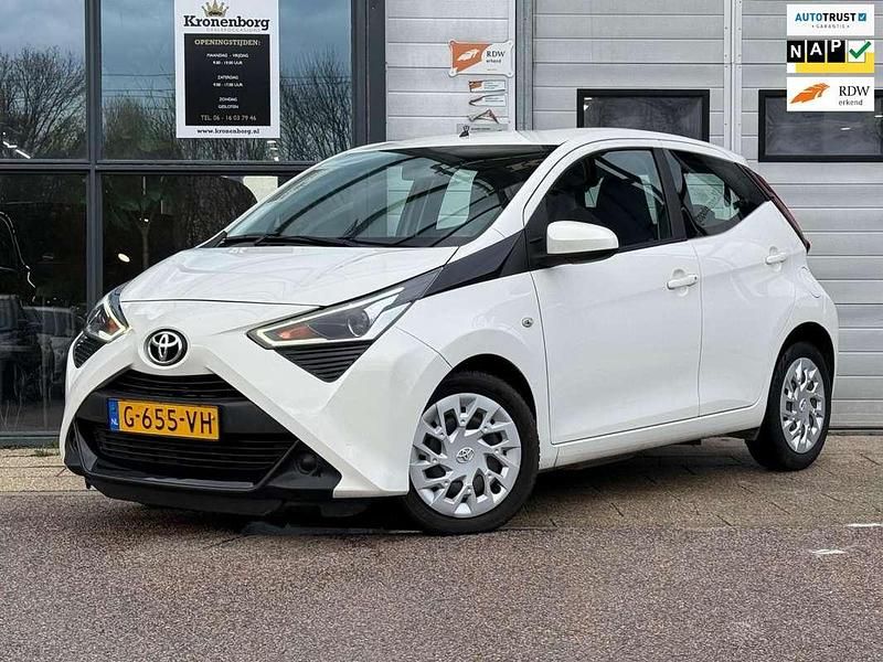 Wit Gebruikt 2019 Toyota Aygo X-play Hatchback | € 9.250 (Eerlijke prijs) - Afbeelding 1/4