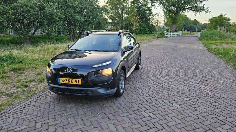 Zwart Gebruikt 2014 Citroën C4 Cactus Business Class Hatchback | € 6.500 (Goede deal) - Afbeelding 1/4