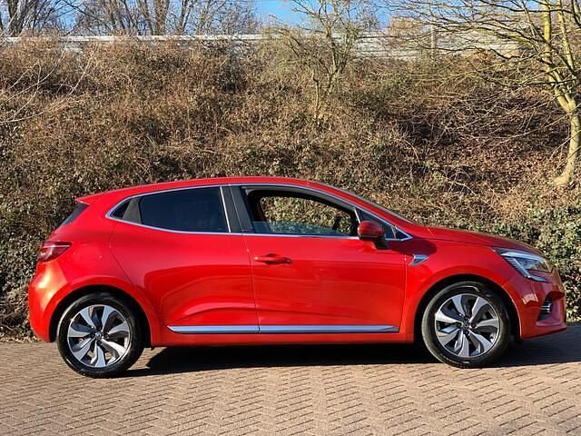 Occasion Renault Clio V Business 91 PK (66 kW) 2022 Rood Hatchback