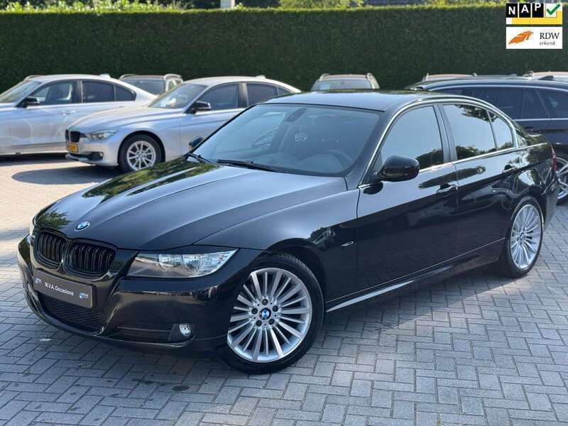 Zwart, metallic lak Gebruikt 2010 BMW 318 Sedan | € 6.950 (Iets duurder) - Afbeelding 1/4