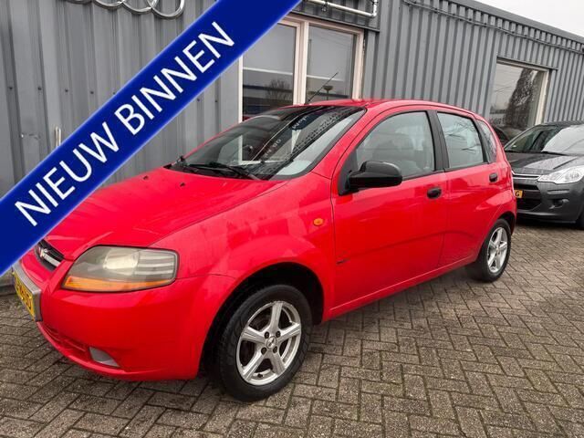 Rood Gebruikt 2005 Chevrolet Kalos Hatchback | € 999 (Eerlijke prijs) - Afbeelding 1/4