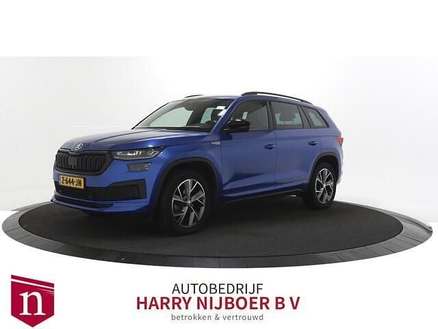Blauw (metallic) Occasion 2022 Skoda Kodiaq SportLine SUV | € 39.800 (Iets duurder) - Afbeelding 1/4