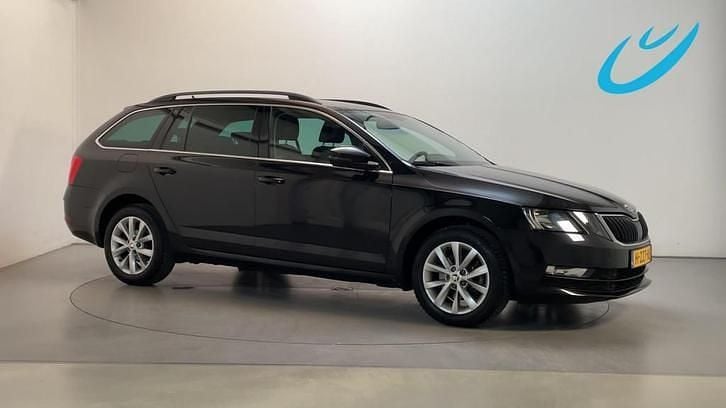 Zwart Gebruikt 2020 Skoda Octavia Business Line Stationwagen | € 15.650 (Eerlijke prijs) - Afbeelding 1/4