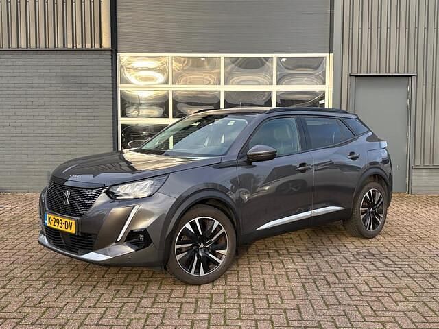 Grijs (metallic) Gebruikt 2020 Peugeot 2008 Allure SUV | € 15.499 (Goede deal) - Afbeelding 1/4
