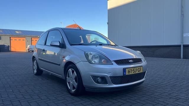Occasion Ford Fiesta Futura 101 PK (74 kW) 2006 Grijs Hatchback