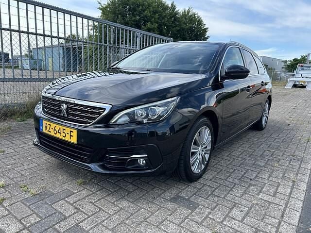 Zwart Gebruikt 2018 Peugeot 308 Stationwagen | € 8.450 (Goede deal) - Afbeelding 1/4
