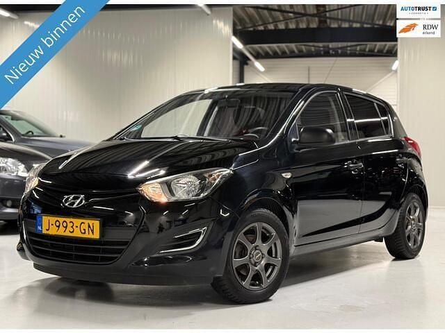 Zwart Gebruikt 2014 Hyundai i20 Hatchback | € 4.999 (Eerlijke prijs) - Afbeelding 1/4